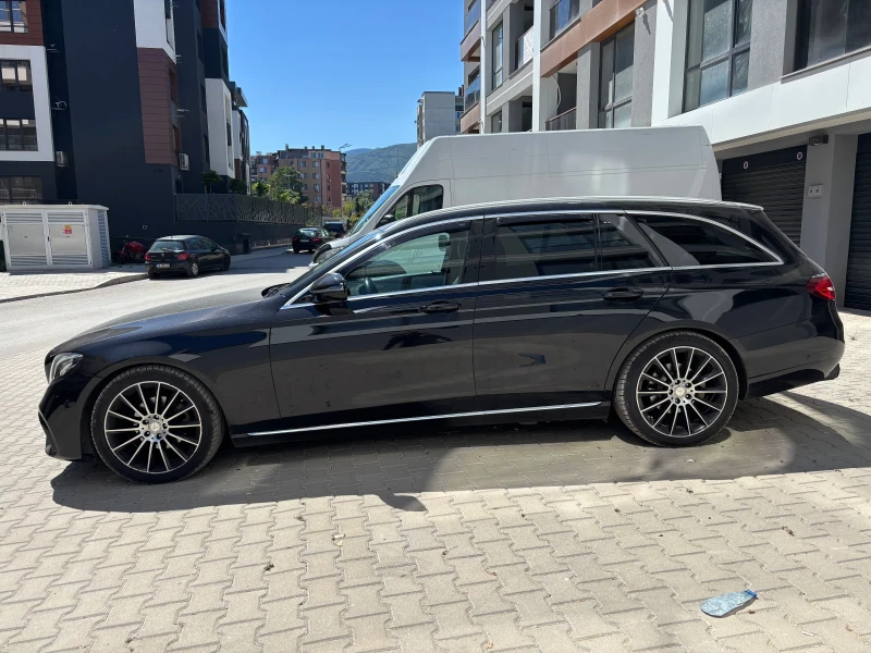 Mercedes-Benz E 220 AMG line, снимка 2 - Автомобили и джипове - 51511960