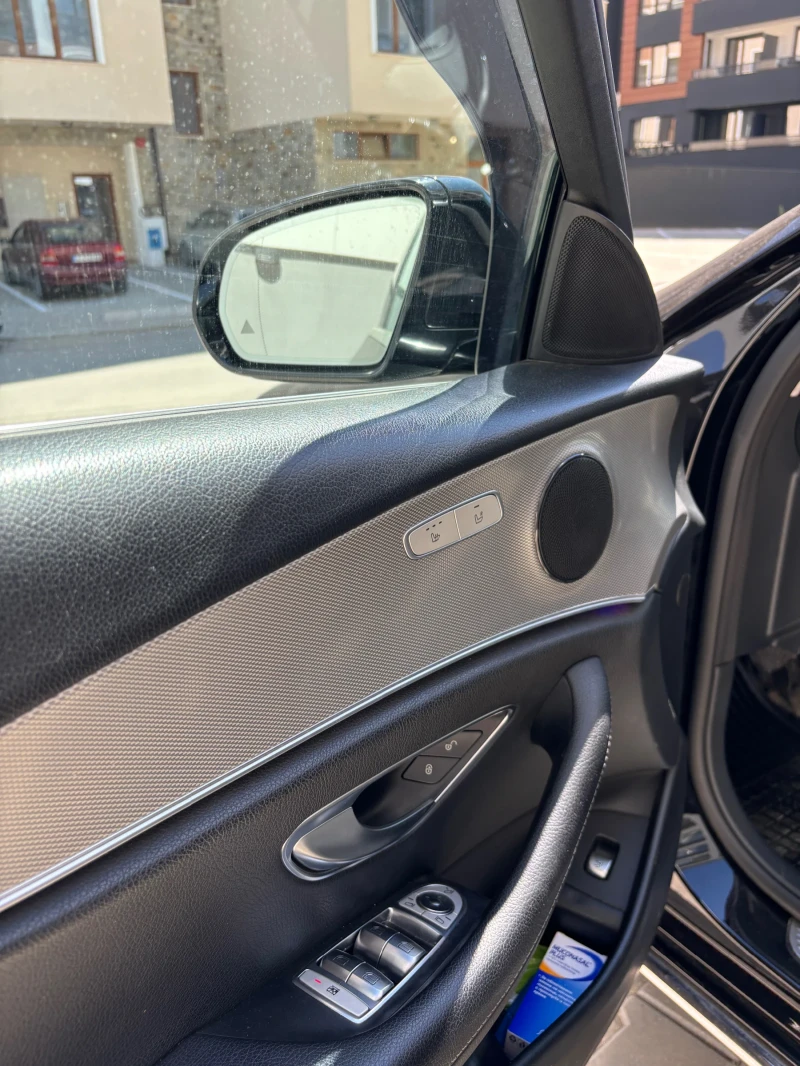 Mercedes-Benz E 220 AMG line, снимка 8 - Автомобили и джипове - 51511960