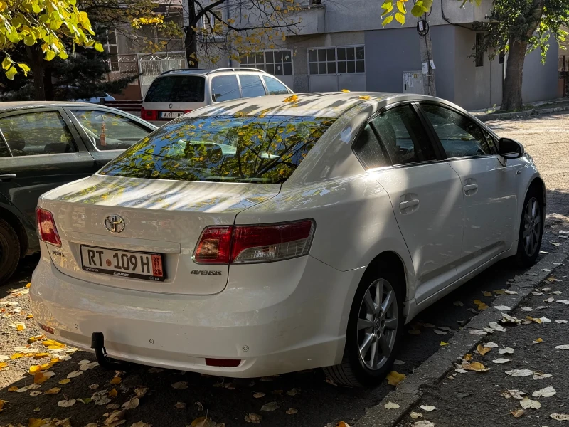 Toyota Avensis 2.2 D-CAT Автомат Нави седан , снимка 5 - Автомобили и джипове - 52714739