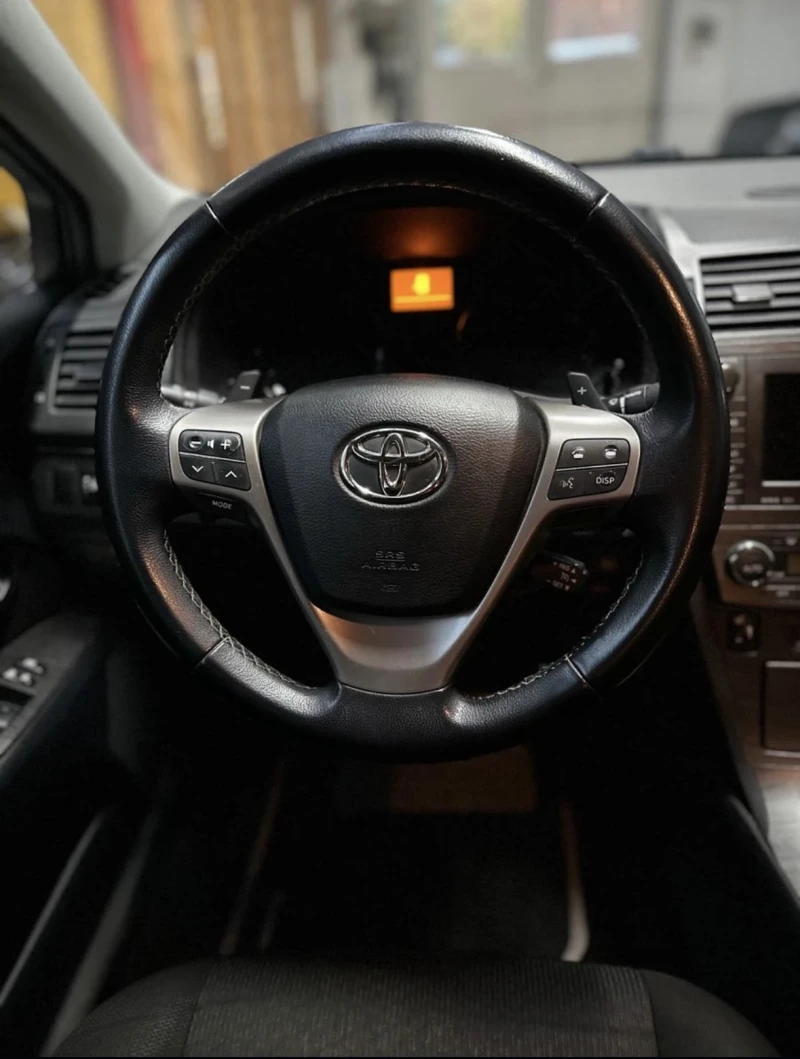 Toyota Avensis 2.2 D-CAT Автомат Нави седан , снимка 9 - Автомобили и джипове - 52714739