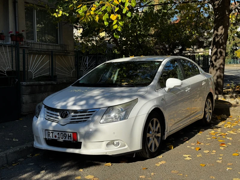 Toyota Avensis 2.2 D-CAT Автомат Нави седан , снимка 2 - Автомобили и джипове - 52714739