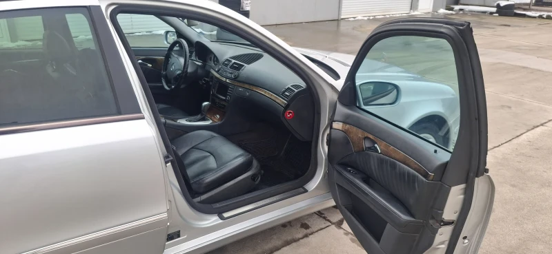 Mercedes-Benz E 270 2.7 CDI Avangard, снимка 8 - Автомобили и джипове - 53342269