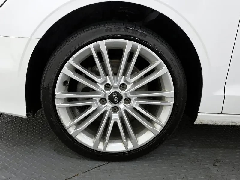 Audi A3 RS Pack * Keyless* Start/Stop* Blind Spot* Подгрев, снимка 3 - Автомобили и джипове - 54331652