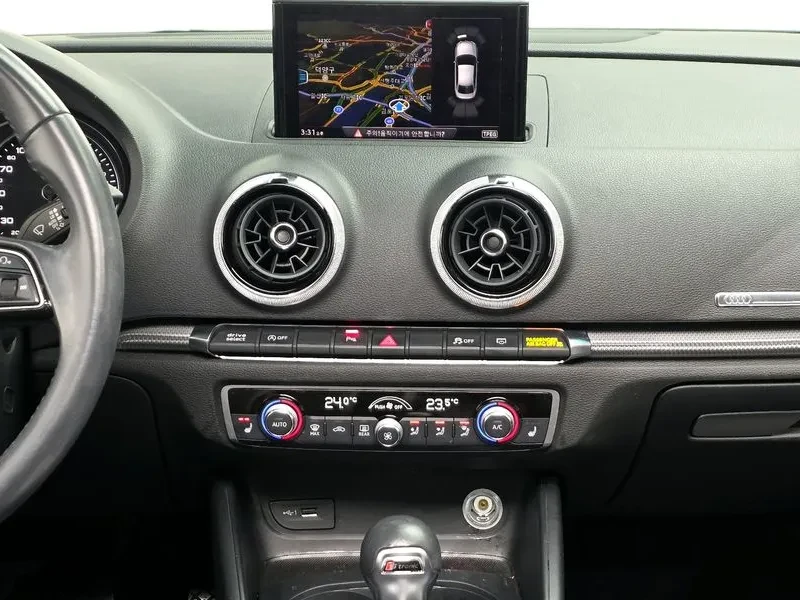 Audi A3 RS Pack * Keyless* Start/Stop* Blind Spot* Подгрев, снимка 12 - Автомобили и джипове - 54331652