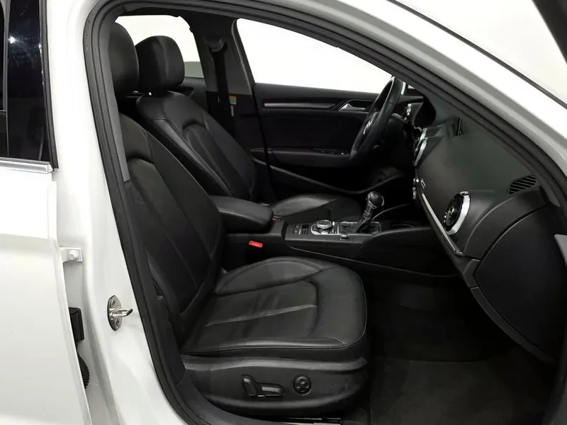 Audi A3 RS Pack * Keyless* Start/Stop* Blind Spot* Подгрев, снимка 9 - Автомобили и джипове - 54331652