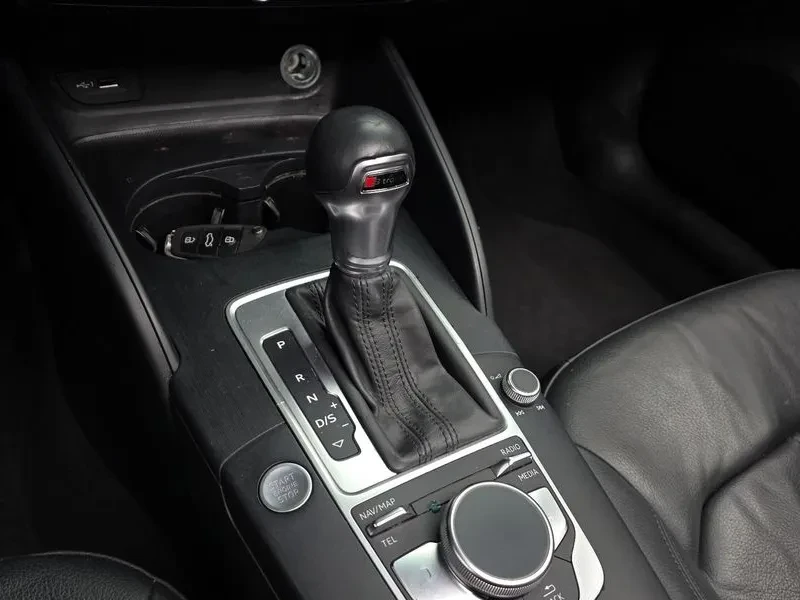 Audi A3 RS Pack * Keyless* Start/Stop* Blind Spot* Подгрев, снимка 7 - Автомобили и джипове - 54331652