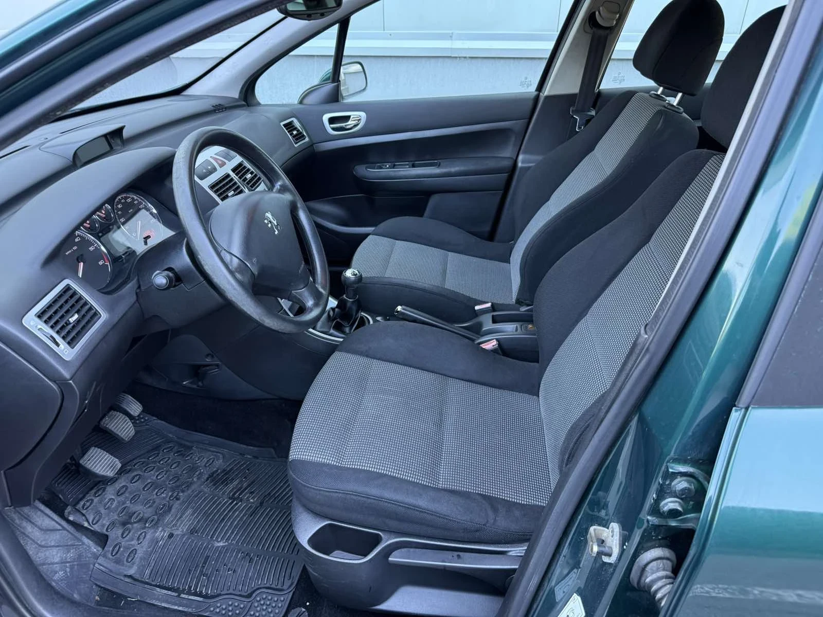 Peugeot 307 Закупувана нова в бг сервизна история първи собст - изображение 9