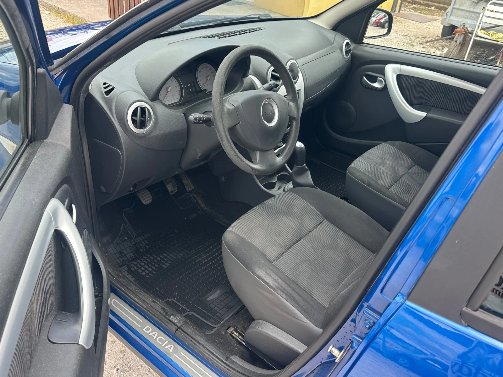 Dacia Sandero 1.2/75кс климатик 82000км - изображение 9