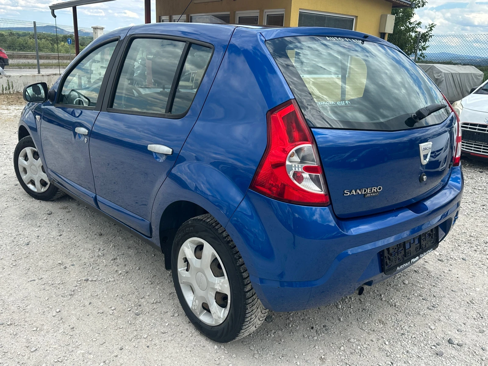 Dacia Sandero 1.2/75кс климатик 82000км - изображение 5