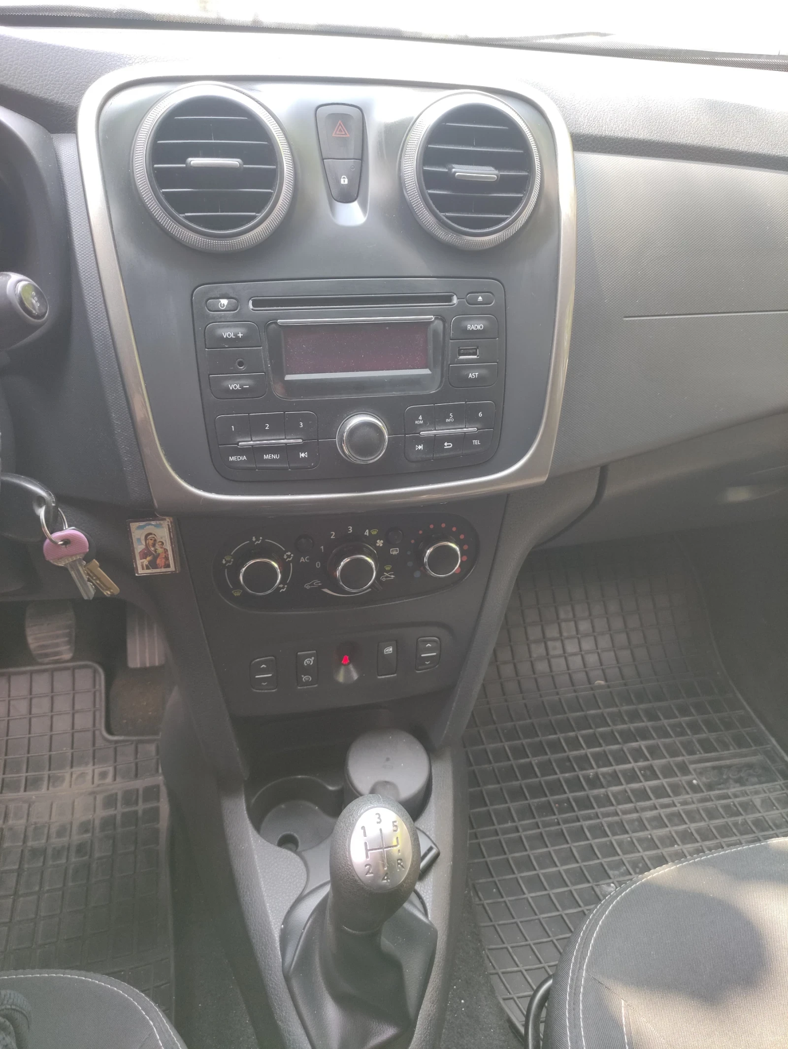 Dacia Logan 1.5dci - изображение 9