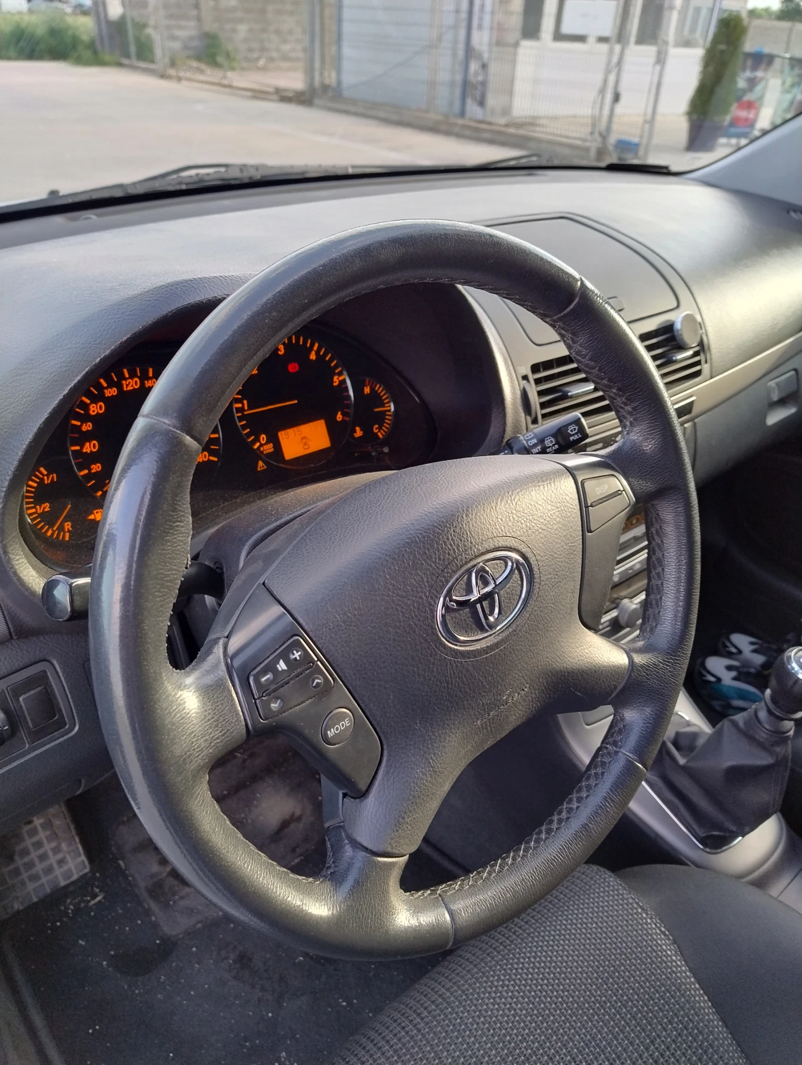 Toyota Avensis 2.0 - изображение 10