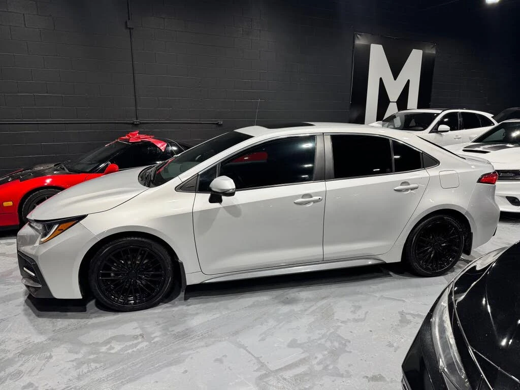 Toyota Corolla SE FWD - изображение 8