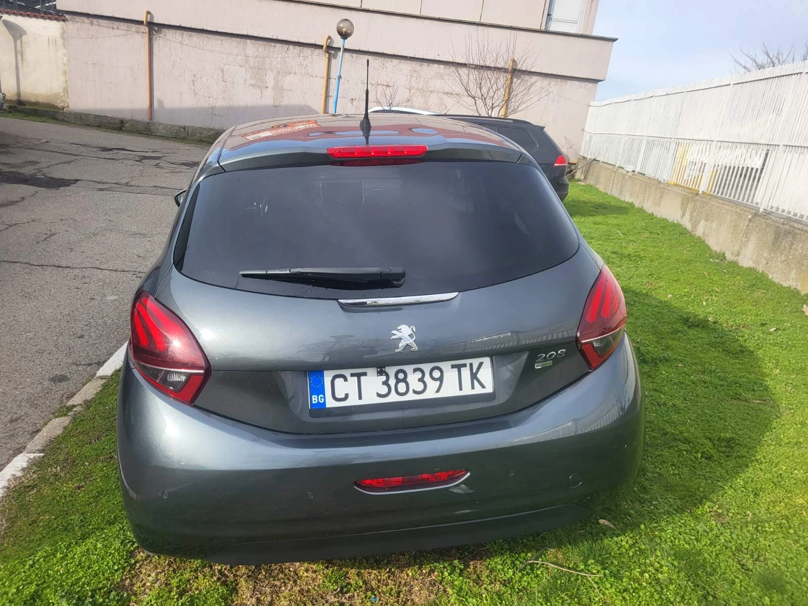 Peugeot 208, снимка 6 - Автомобили и джипове - 53842014