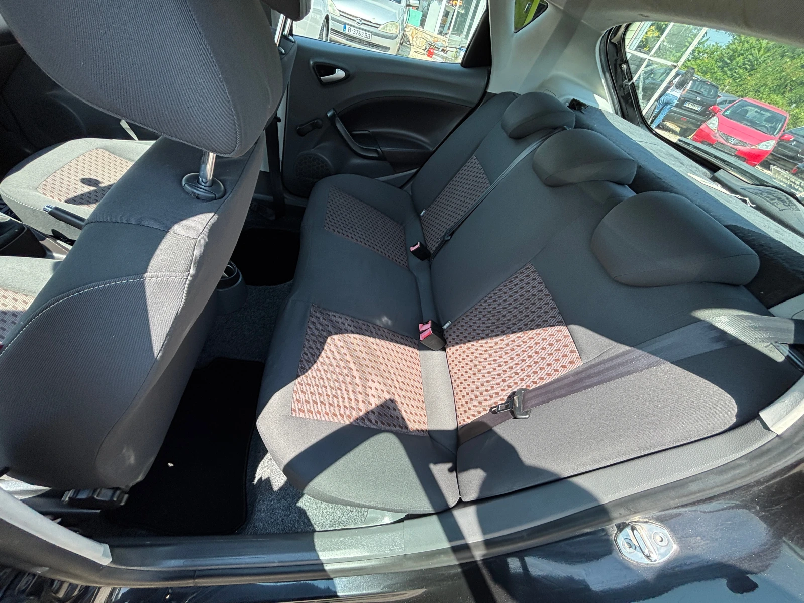 Seat Ibiza 1.2 БЕНЗИН, снимка 10 - Автомобили и джипове - 55345539