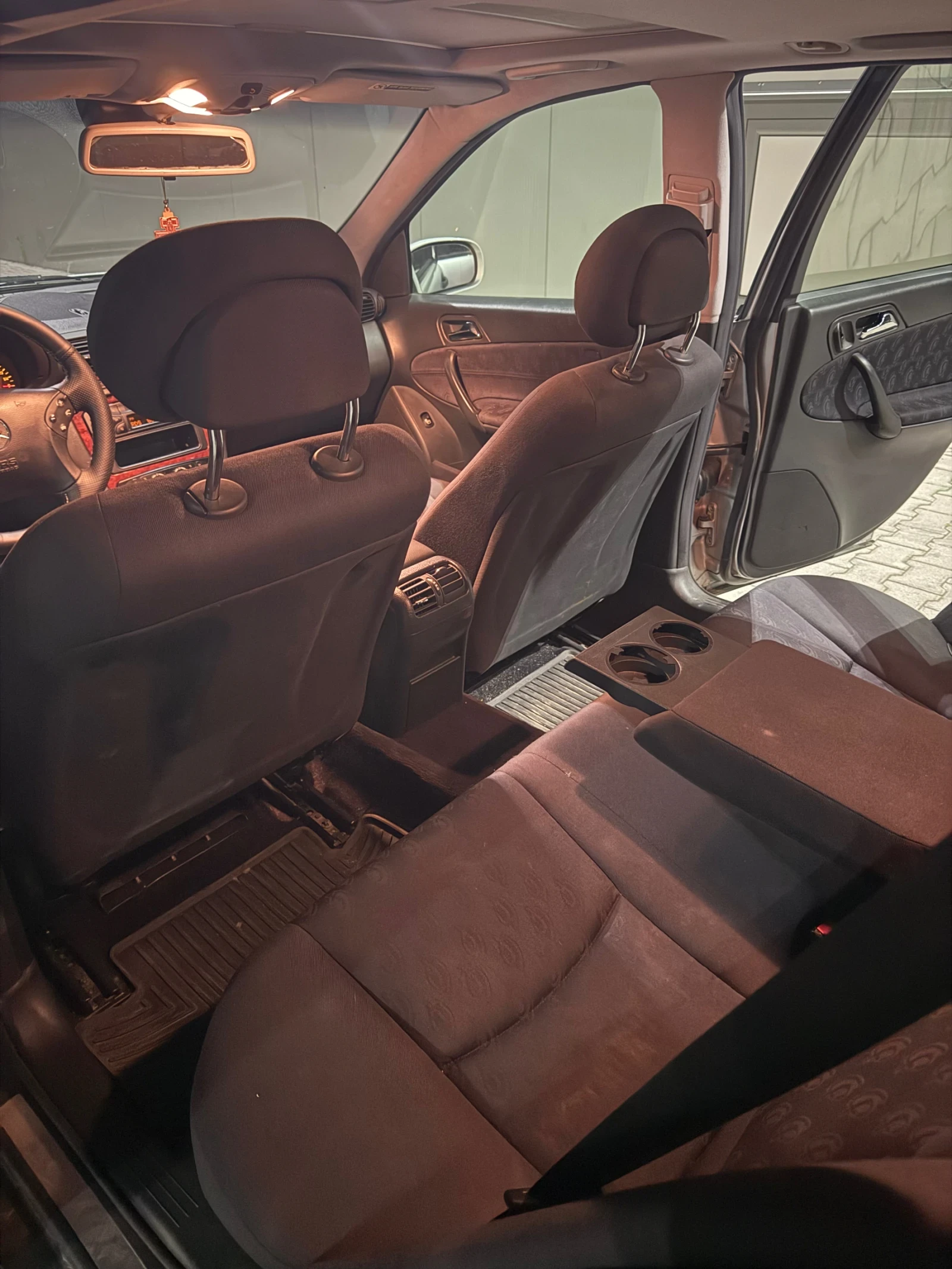 Mercedes-Benz C 200, снимка 12 - Автомобили и джипове - 55579700