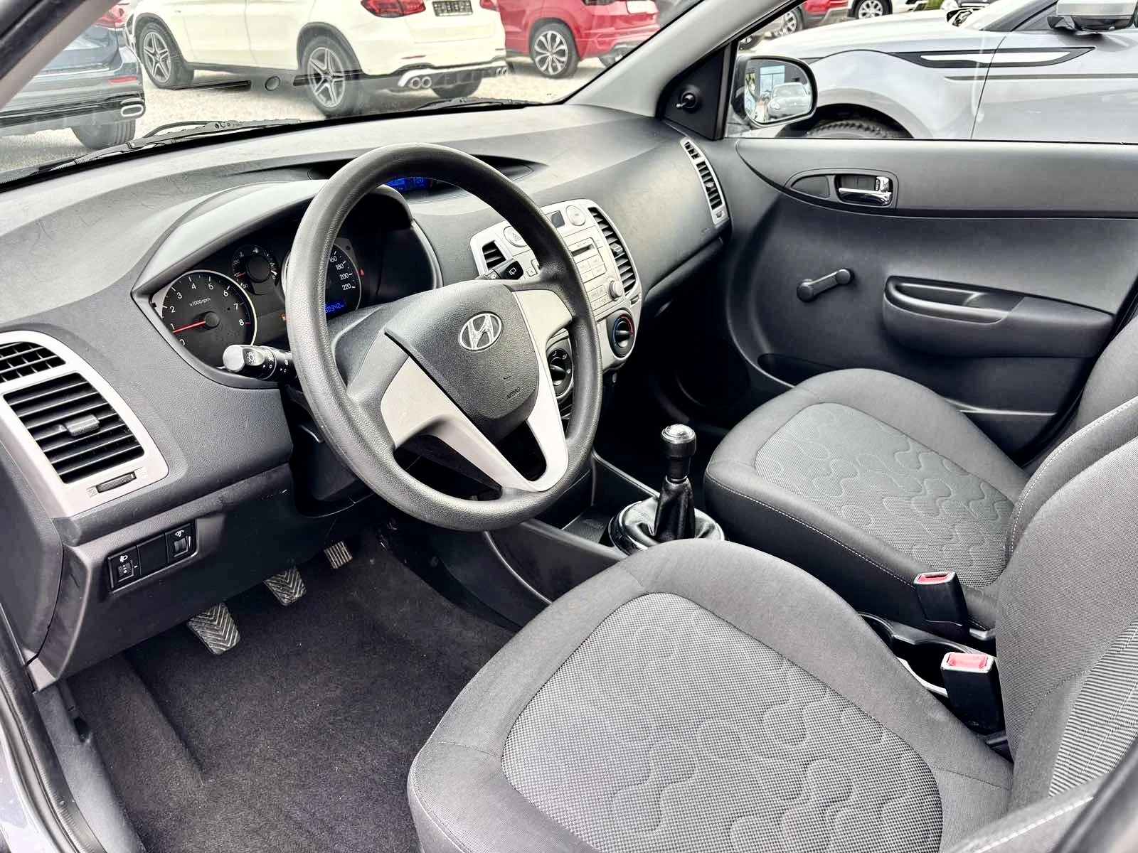 Hyundai I20 1.2i, снимка 8 - Автомобили и джипове - 56657524