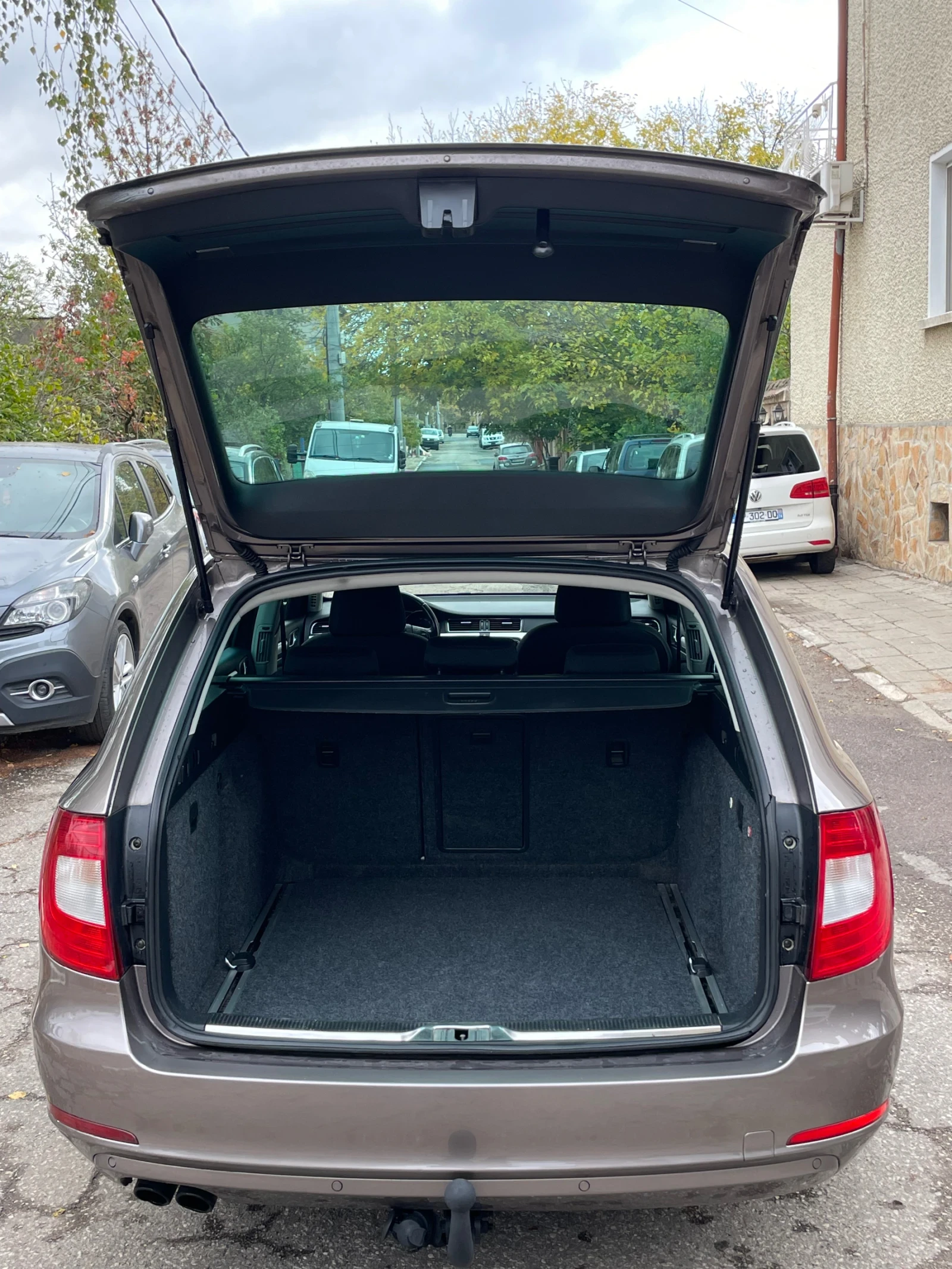 Skoda Superb 2.0TDI* 140kc, снимка 7 - Автомобили и джипове - 56677920