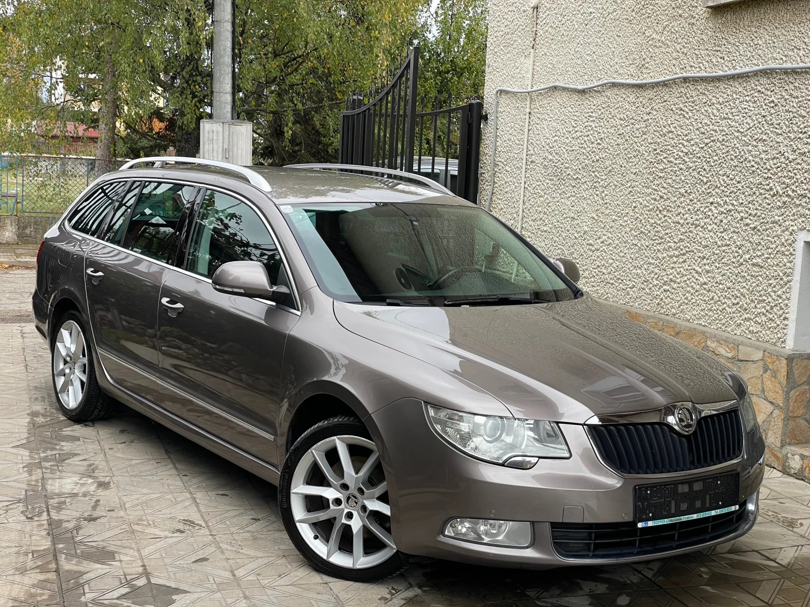 Skoda Superb 2.0TDI* 140kc, снимка 16 - Автомобили и джипове - 56677920