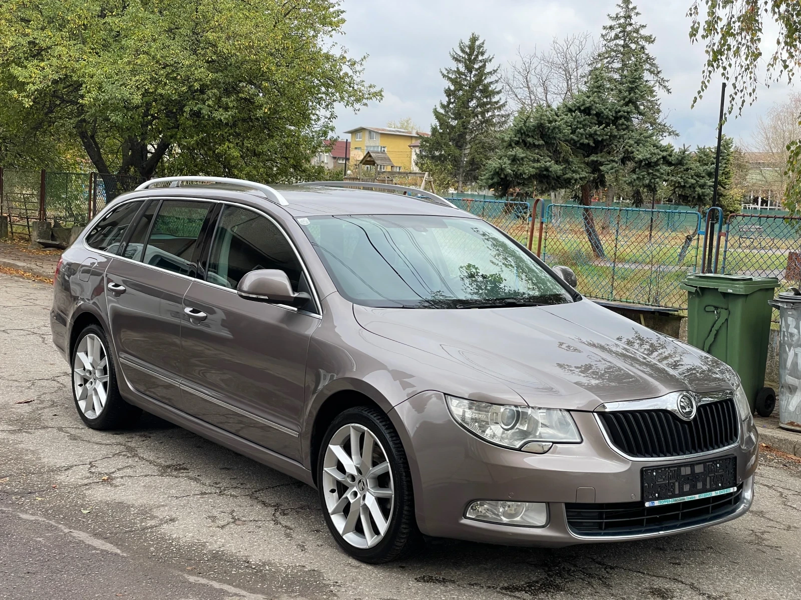 Skoda Superb 2.0TDI* 140kc, снимка 3 - Автомобили и джипове - 56677920