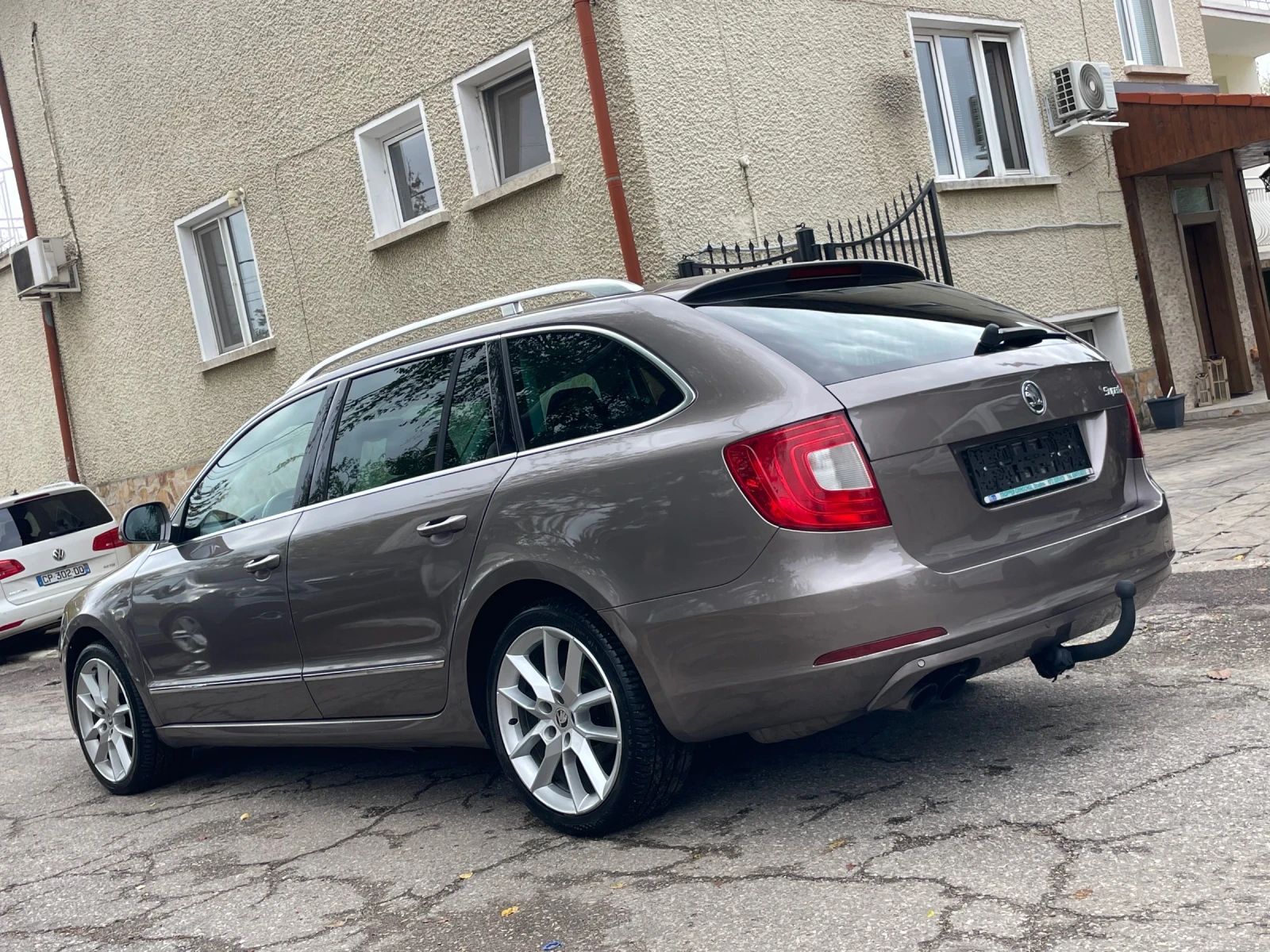 Skoda Superb 2.0TDI* 140kc, снимка 5 - Автомобили и джипове - 56677920