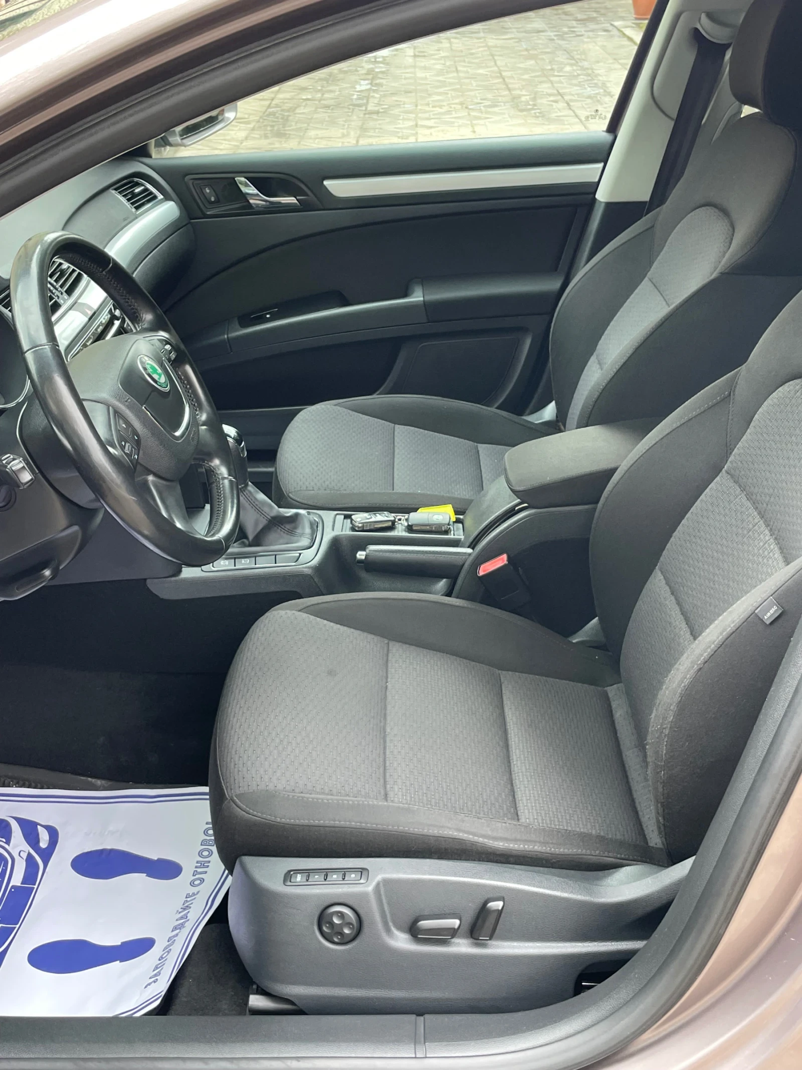 Skoda Superb 2.0TDI* 140kc, снимка 12 - Автомобили и джипове - 56677920