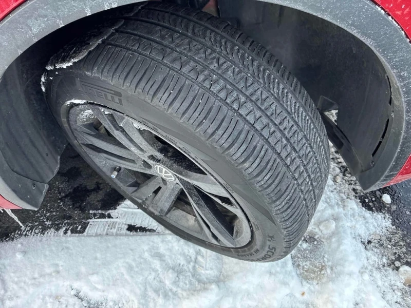 VW Tiguan Comfortline R Line Black Edition  CARFAX, снимка 7 - Автомобили и джипове - 53255124