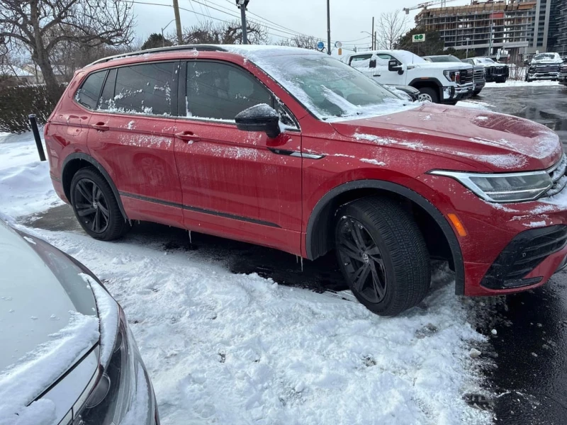 VW Tiguan Comfortline R Line Black Edition  CARFAX, снимка 3 - Автомобили и джипове - 53255124