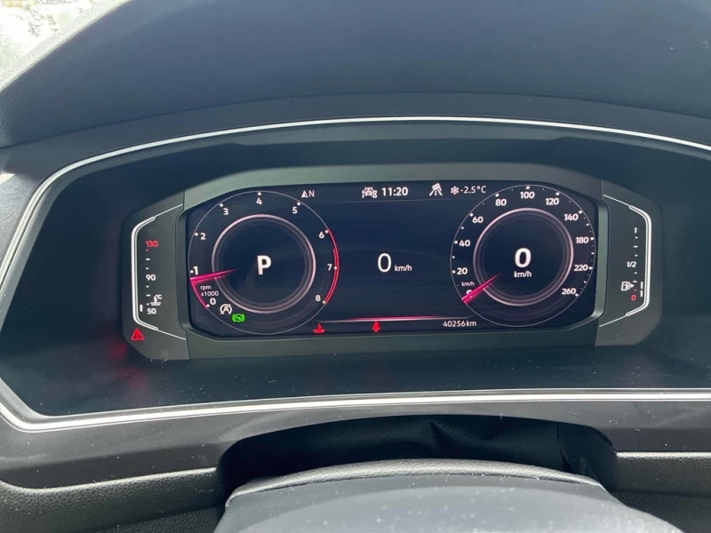 VW Tiguan Comfortline R Line Black Edition  CARFAX, снимка 8 - Автомобили и джипове - 53255124