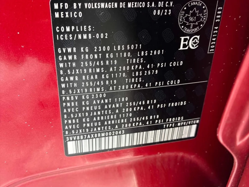 VW Tiguan Comfortline R Line Black Edition  CARFAX, снимка 10 - Автомобили и джипове - 53255124