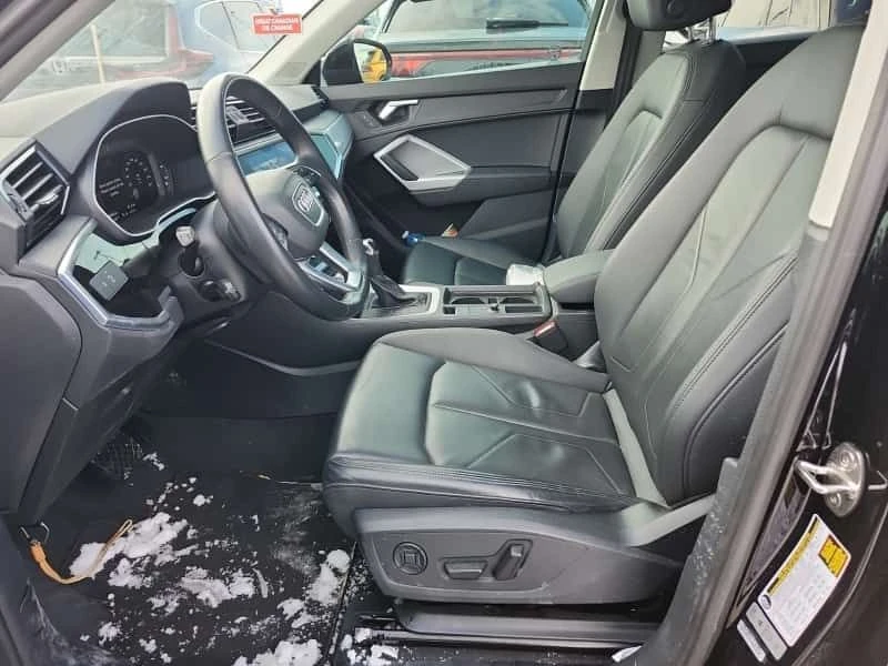 Audi Q3 KOMFORT | ПАНО | KEYLESS | 360  | CARFAX, снимка 4 - Автомобили и джипове - 53719044