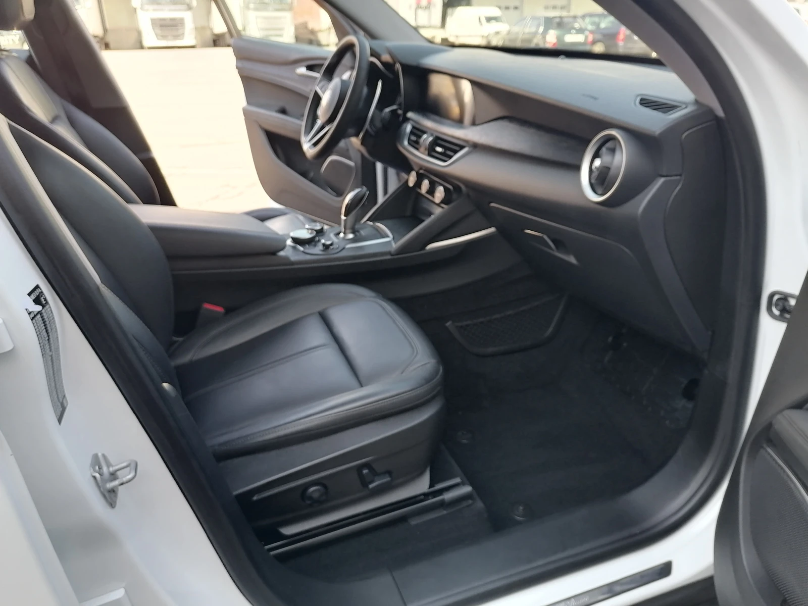 Alfa Romeo Stelvio 2.2 JTDQ4 4x4 - изображение 9