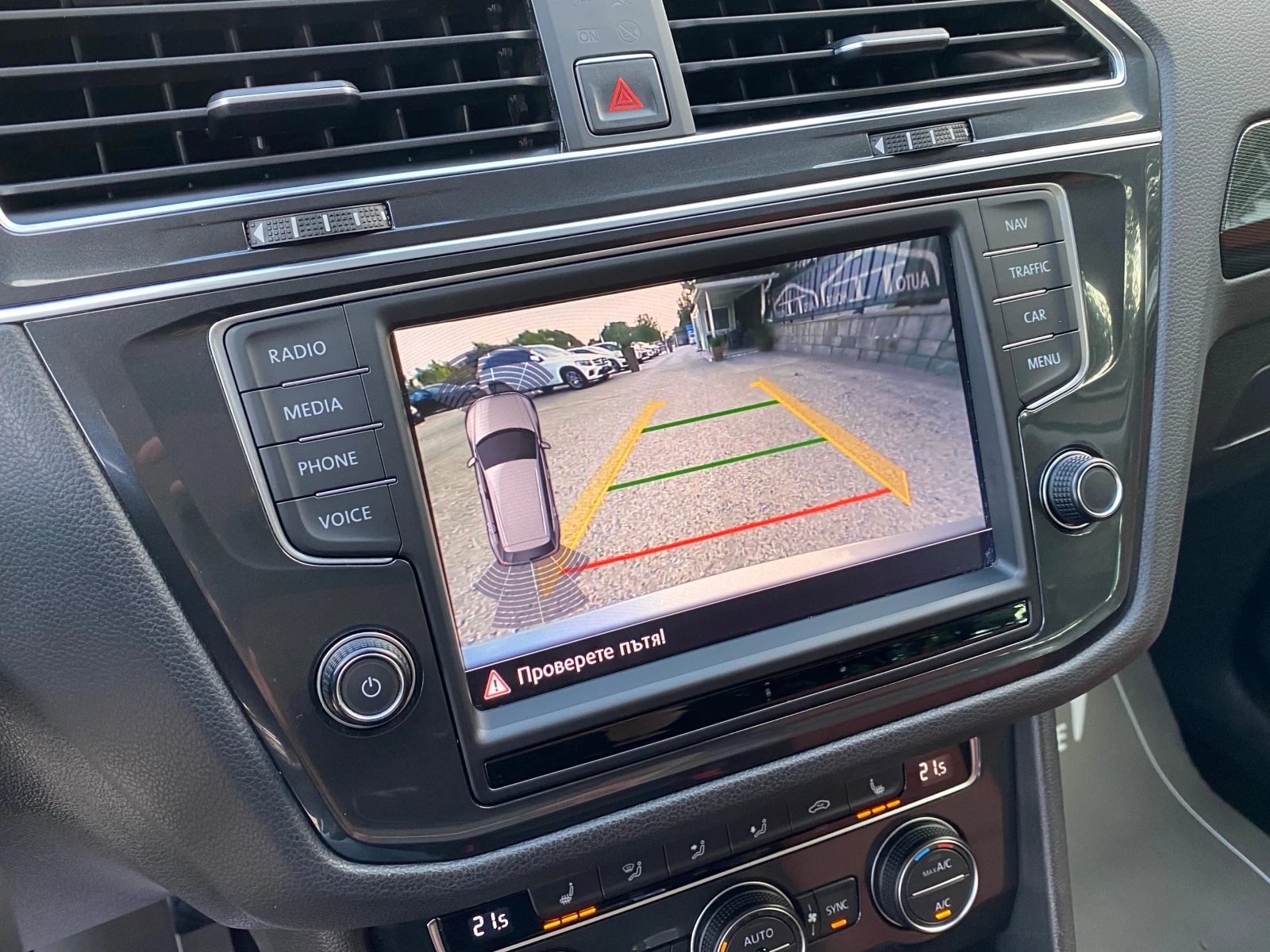 VW Tiguan R-Line* 2.0TDI* 190* Pano* Dis* MAX FULL*  | Mobile.bg   14