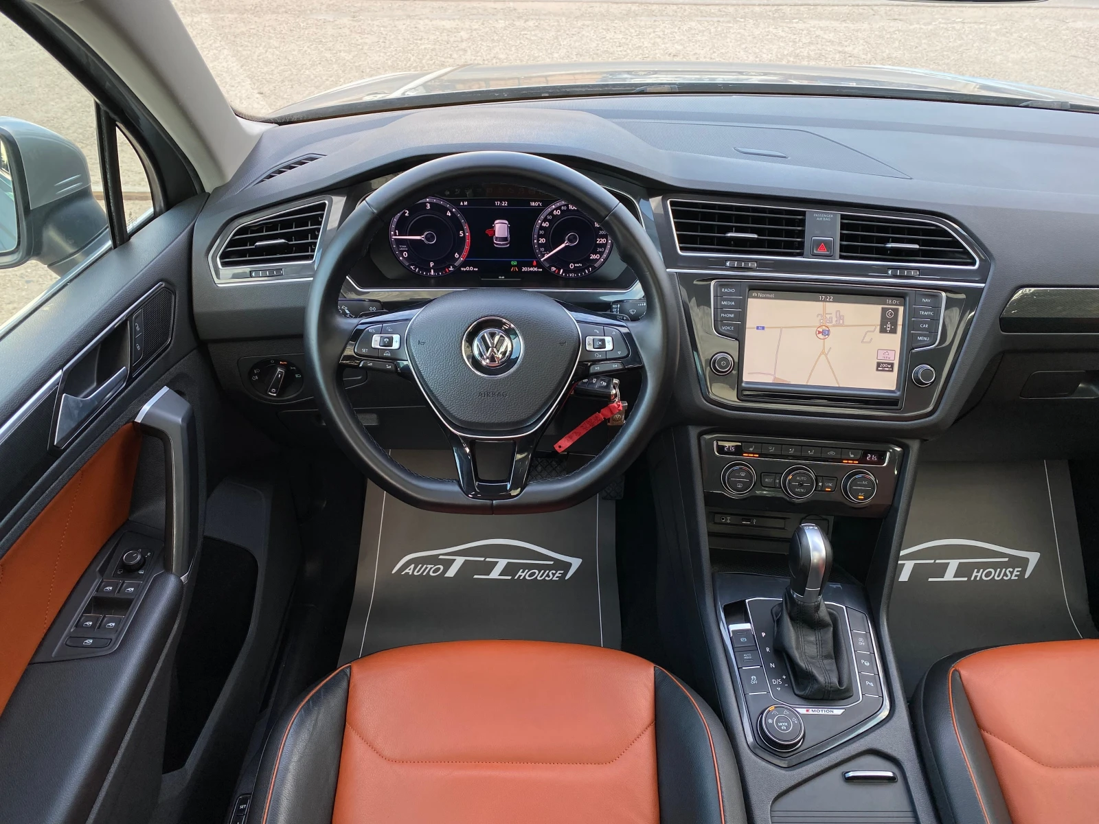 VW Tiguan R-Line* 2.0TDI* 190* Pano* Dis* MAX FULL*  | Mobile.bg   11