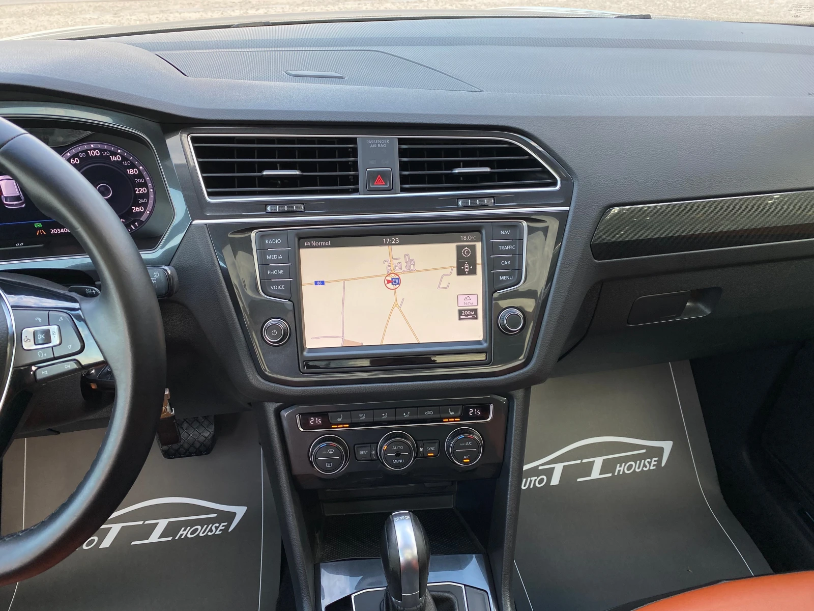 VW Tiguan R-Line* 2.0TDI* 190* Pano* Dis* MAX FULL*  | Mobile.bg   12