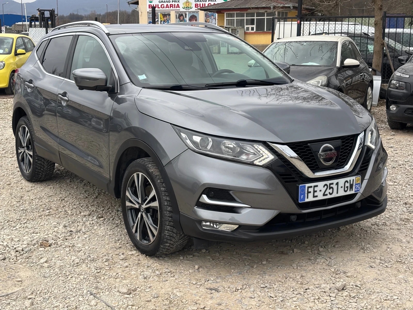 Nissan Qashqai, снимка 3 - Автомобили и джипове - 53888667