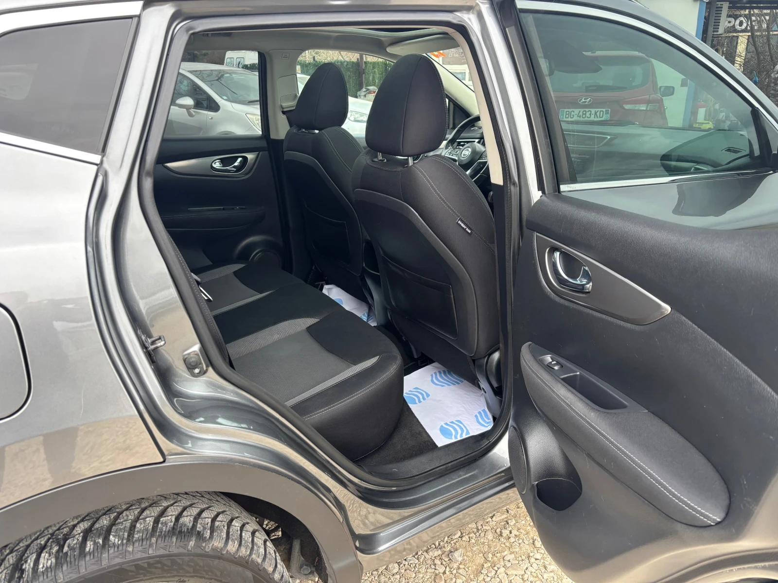 Nissan Qashqai, снимка 10 - Автомобили и джипове - 53888667