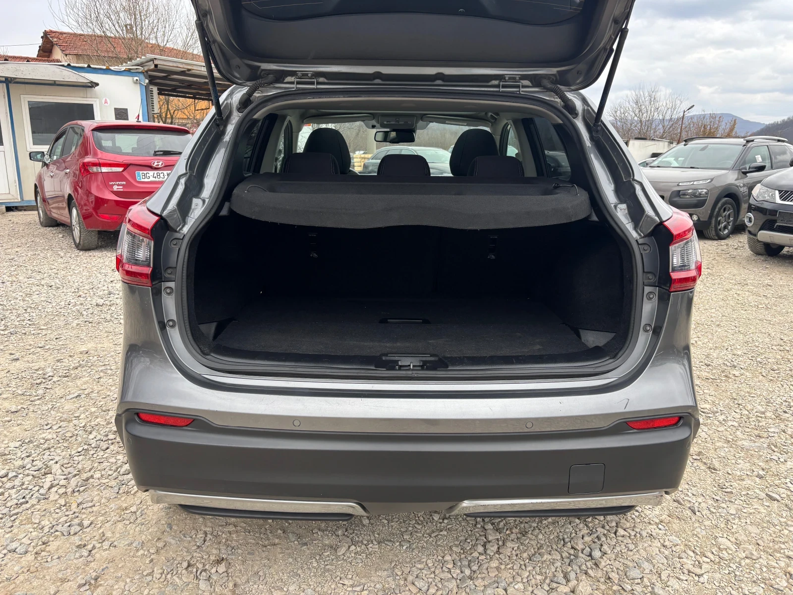 Nissan Qashqai, снимка 7 - Автомобили и джипове - 53888667