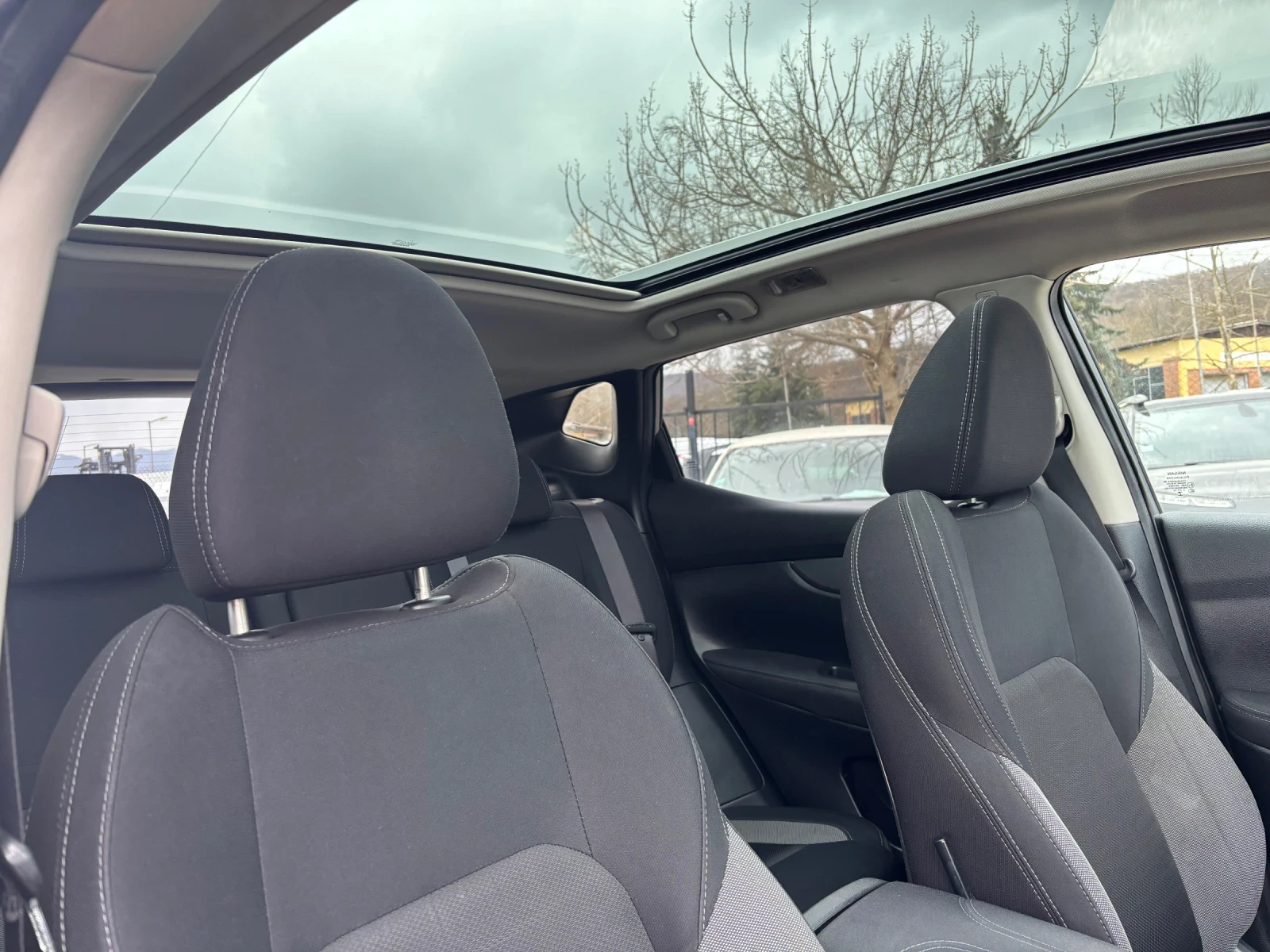 Nissan Qashqai, снимка 12 - Автомобили и джипове - 53888667