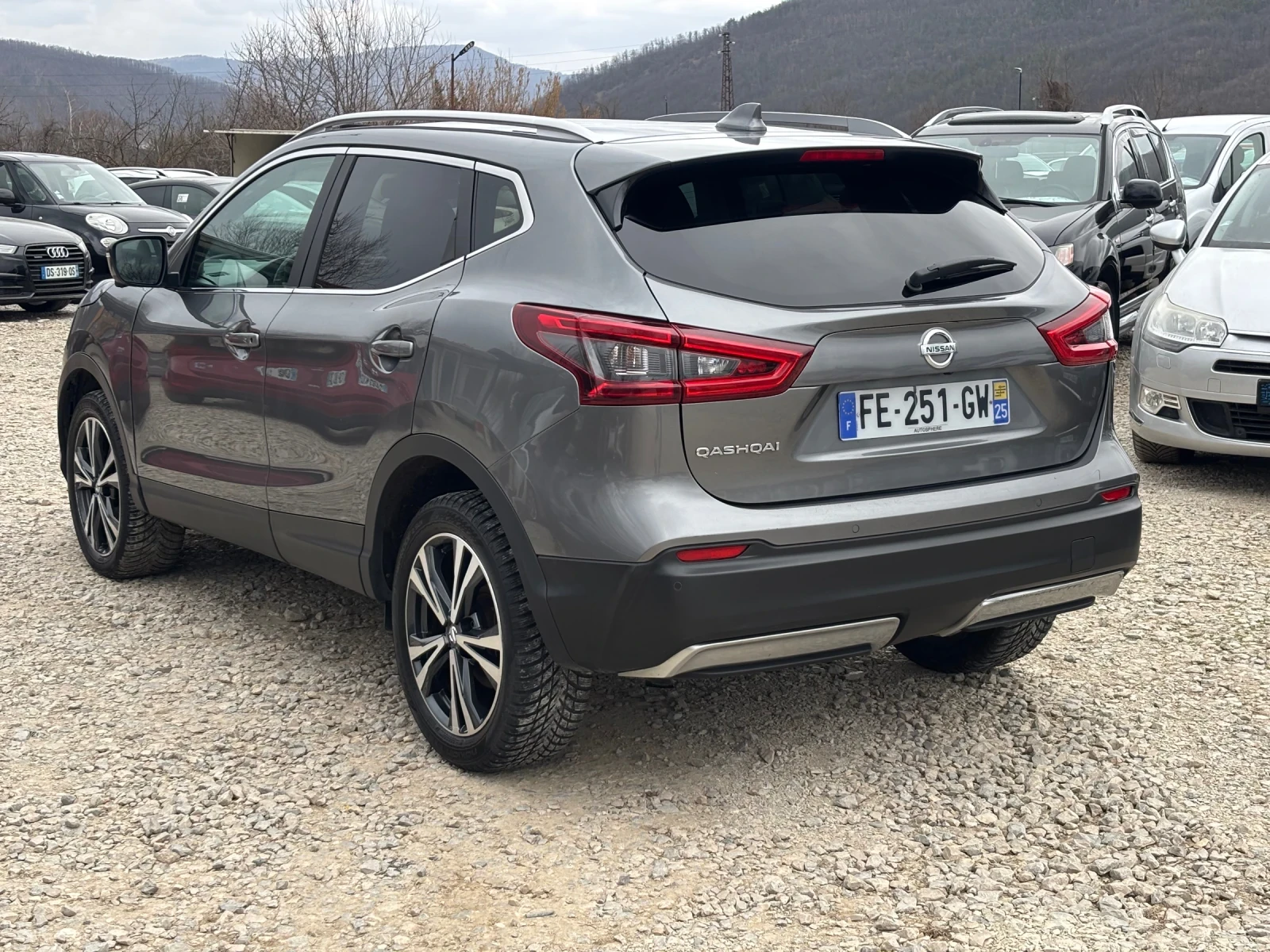 Nissan Qashqai, снимка 5 - Автомобили и джипове - 53888667