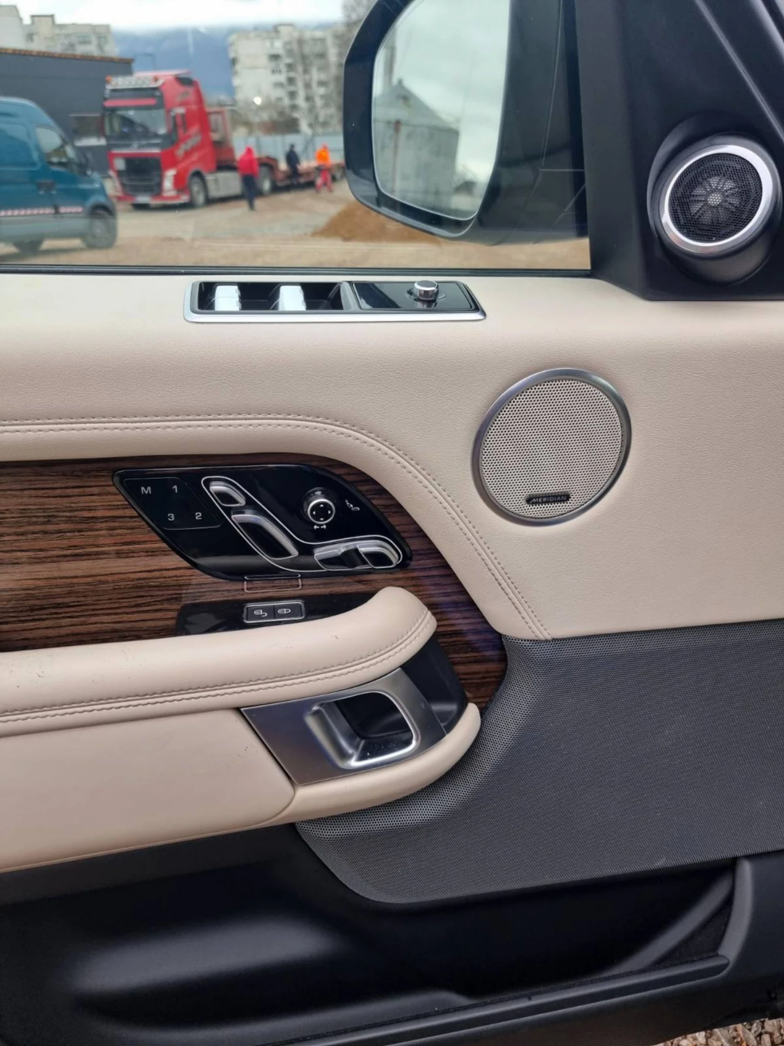 Land Rover Range rover 5.0 P525, снимка 11 - Автомобили и джипове - 54114801