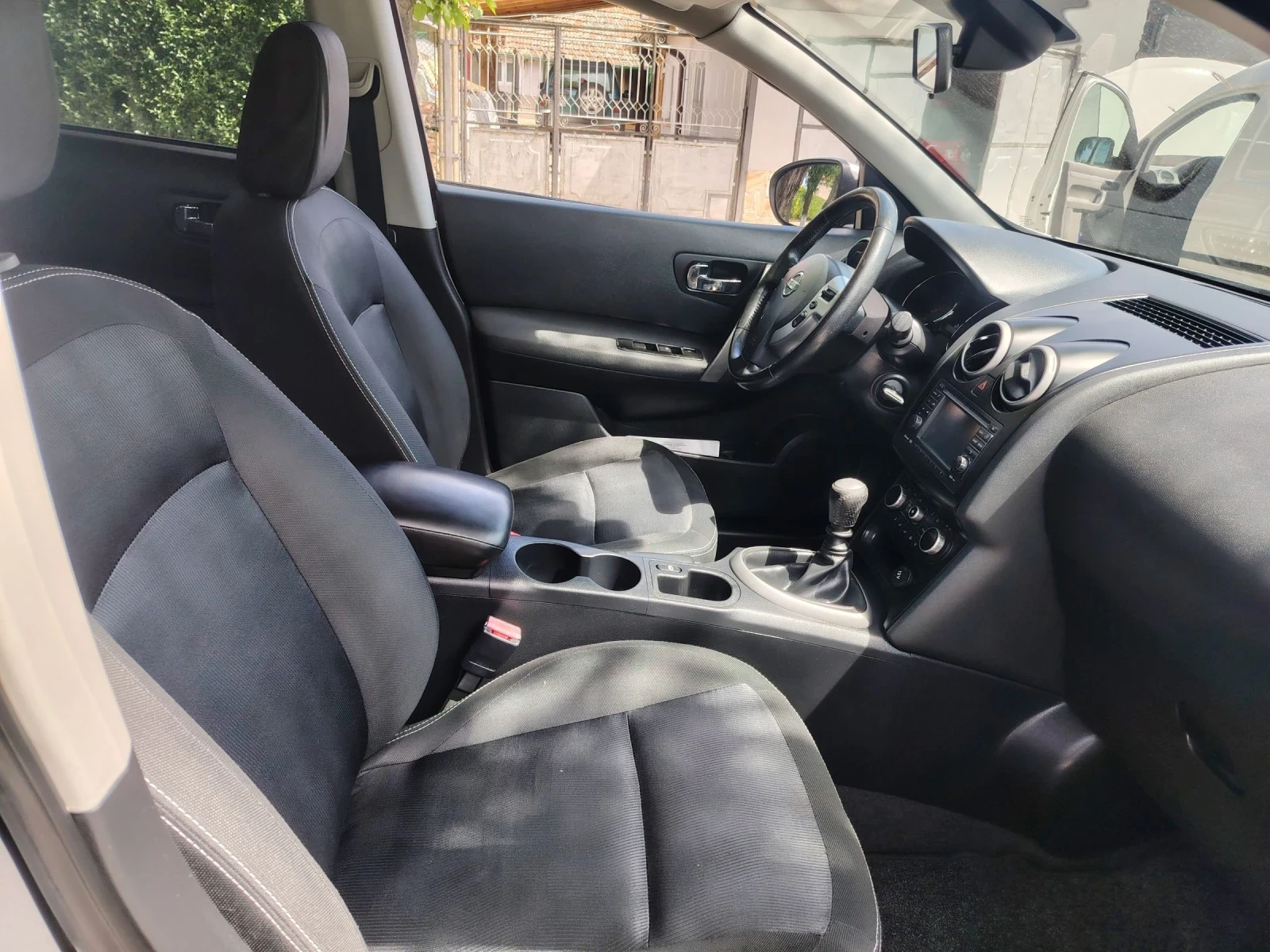 Nissan Qashqai 1.6dci 136ks, снимка 8 - Автомобили и джипове - 54635769