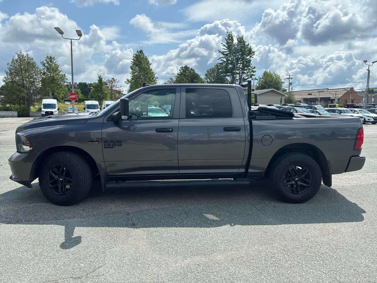 Dodge RAM 1500 * Express 4x4 Crew Cab 5'7" Box * CARFAX *, снимка 2 - Автомобили и джипове - 55507846