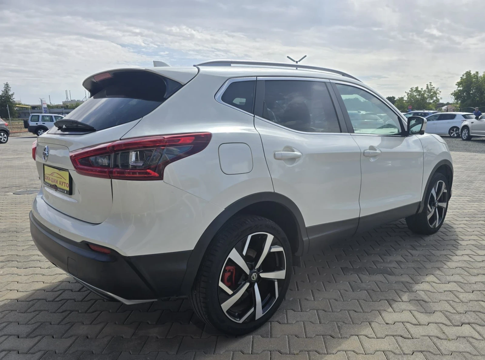 Nissan Qashqai 1.6DCI, снимка 6 - Автомобили и джипове - 56185805
