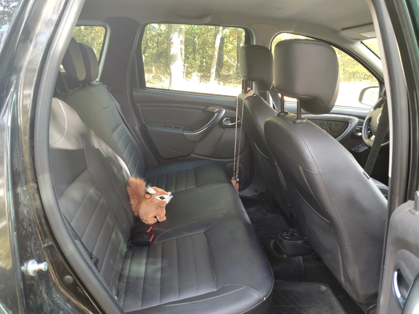 Dacia Duster 1.6 16v 105hp LPG, снимка 9 - Автомобили и джипове - 56643275