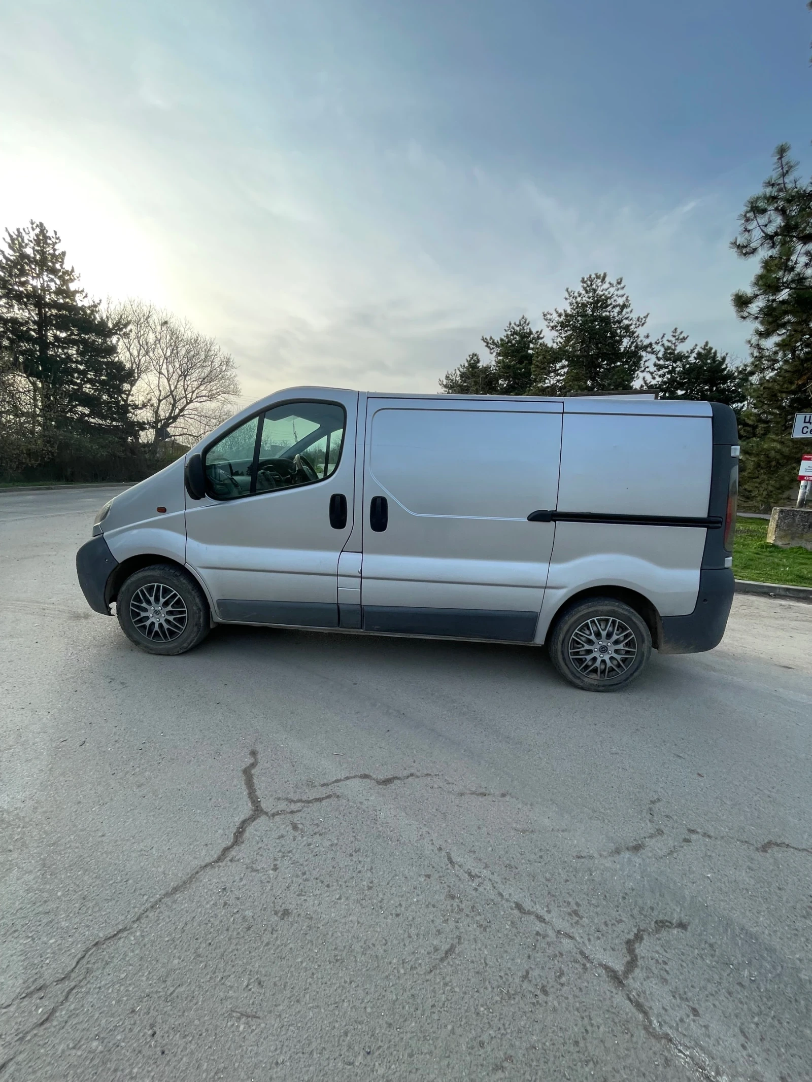 Opel Vivaro 1.9 DCI - изображение 4