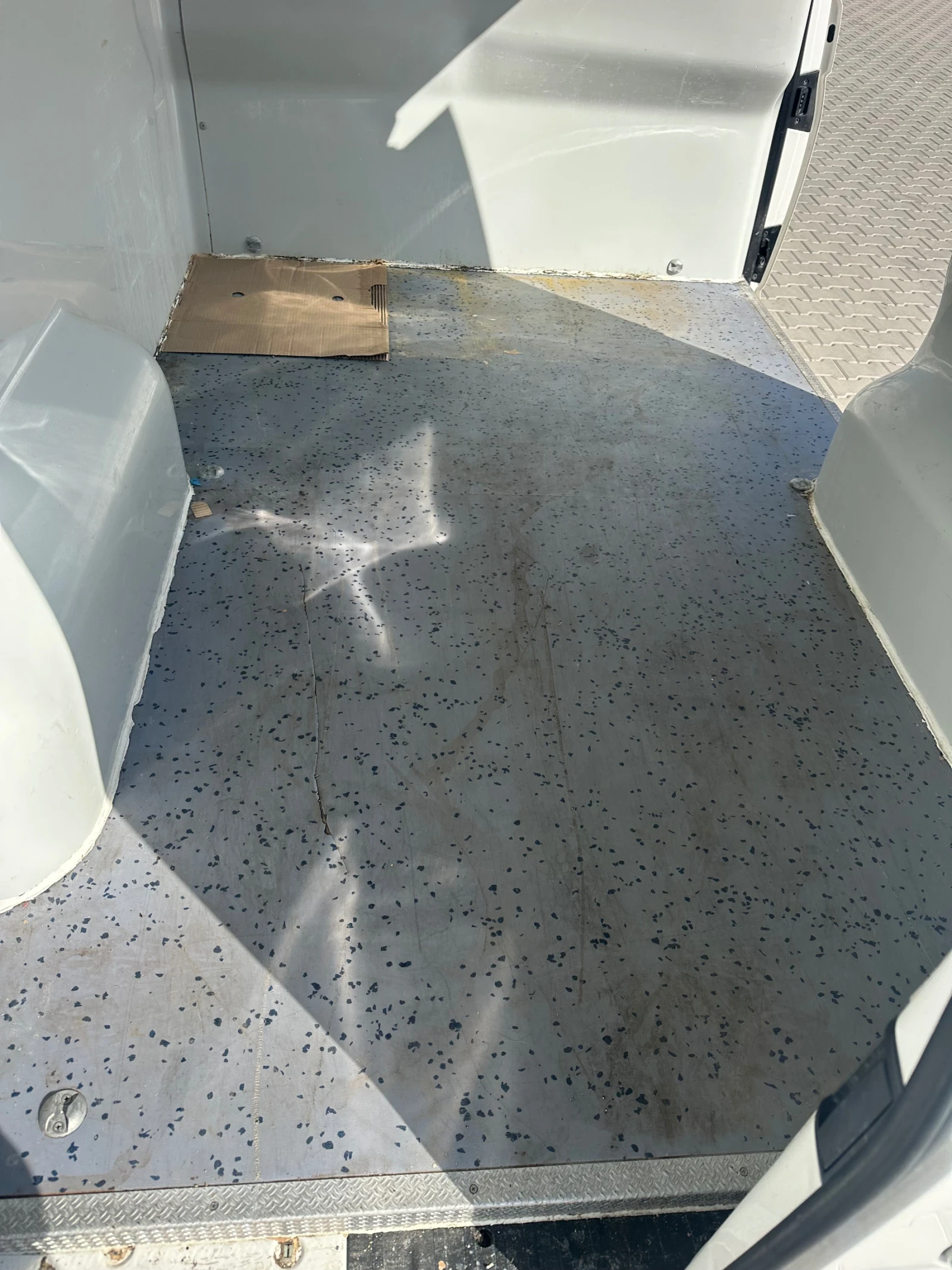 VW Transporter T5.1 2.0 TDI 102 hp - изображение 8