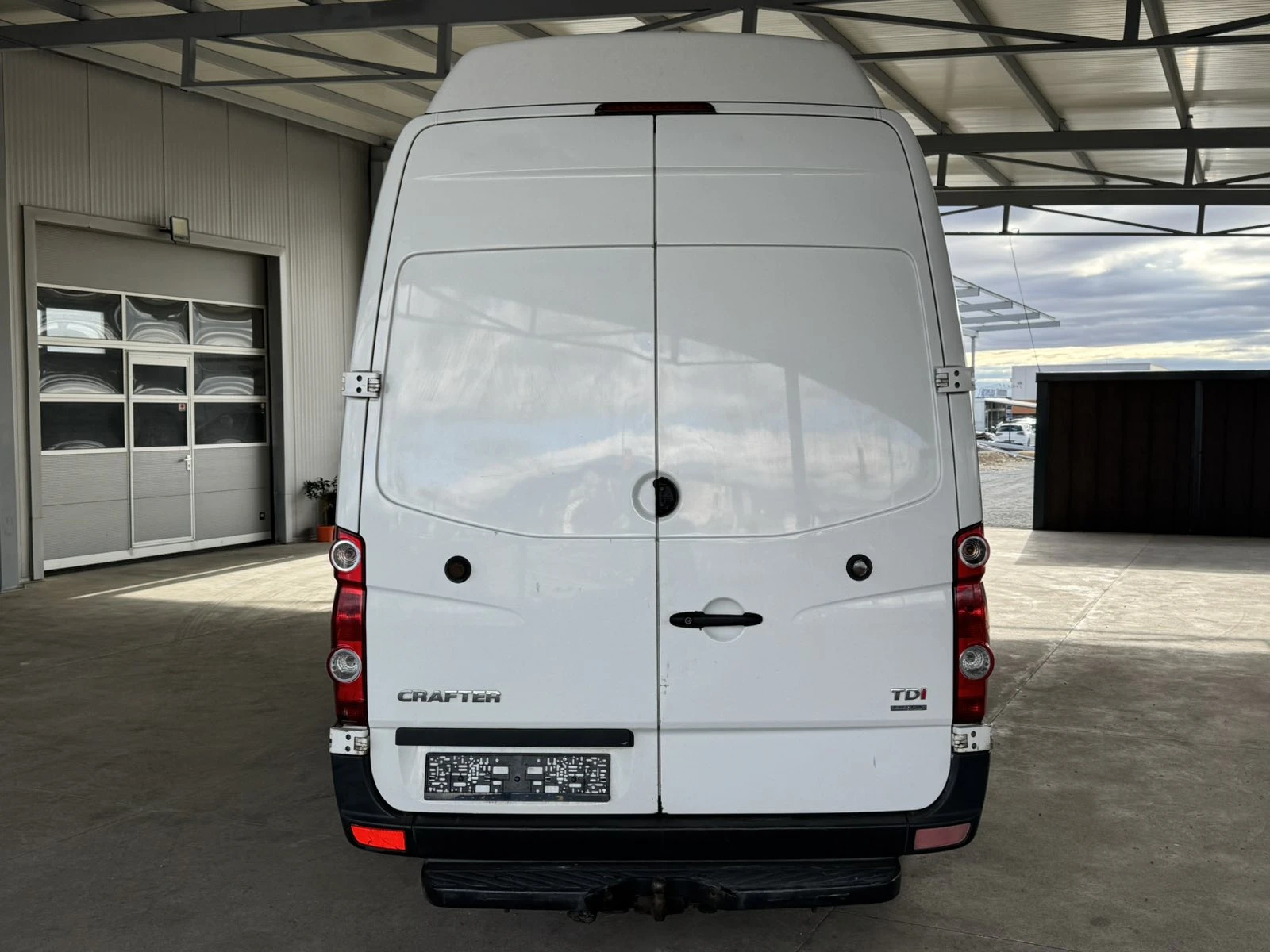 VW Crafter 136ps* 6ск* МАКСИ* КЛИМАТИК, снимка 4 - Бусове и автобуси - 56708120