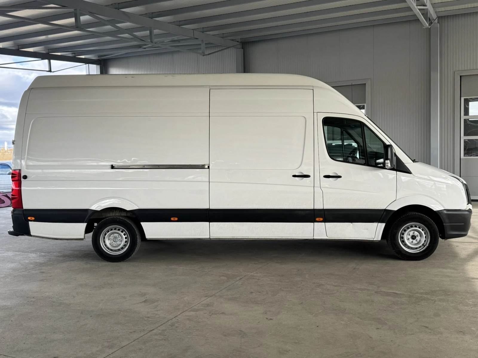 VW Crafter 136ps* 6ск* МАКСИ* КЛИМАТИК, снимка 6 - Бусове и автобуси - 56708120
