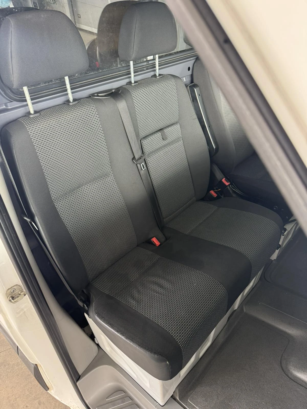 VW Crafter 136ps* 6ск* МАКСИ* КЛИМАТИК, снимка 13 - Бусове и автобуси - 56708120