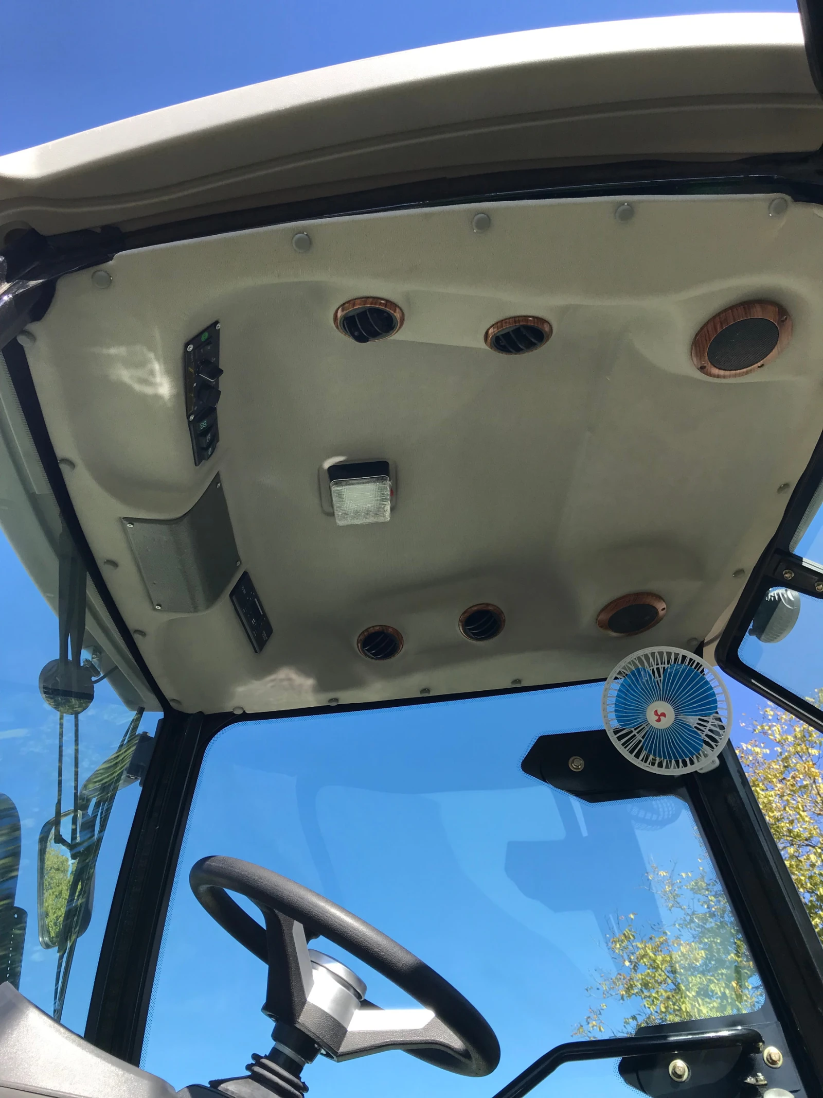 Трактор Друга марка НОВ 70 к.с. XS704 - КЛИМАТИЗИРАН - Гаранция - изображение 7